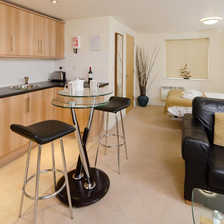 Your Stay Bristol Cotham Lawn الغرفة الصورة